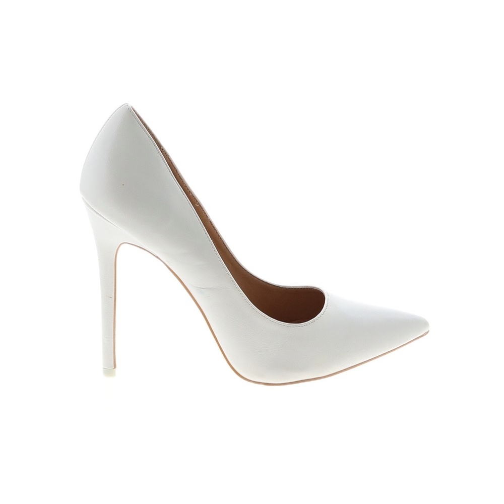 White Court Heel Pump 8 1/2 ‼️Order by May 30th